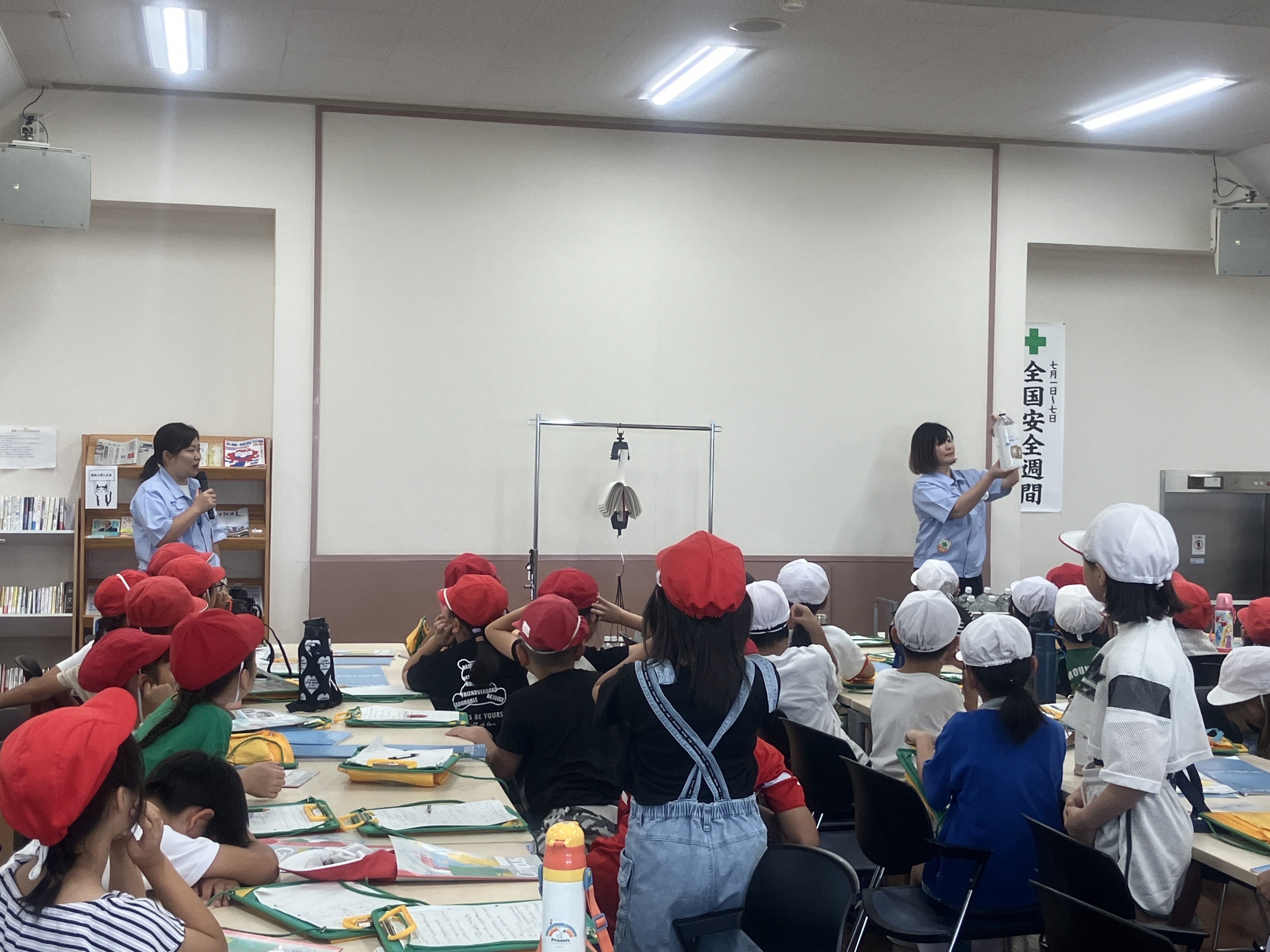 小学校工場見学01